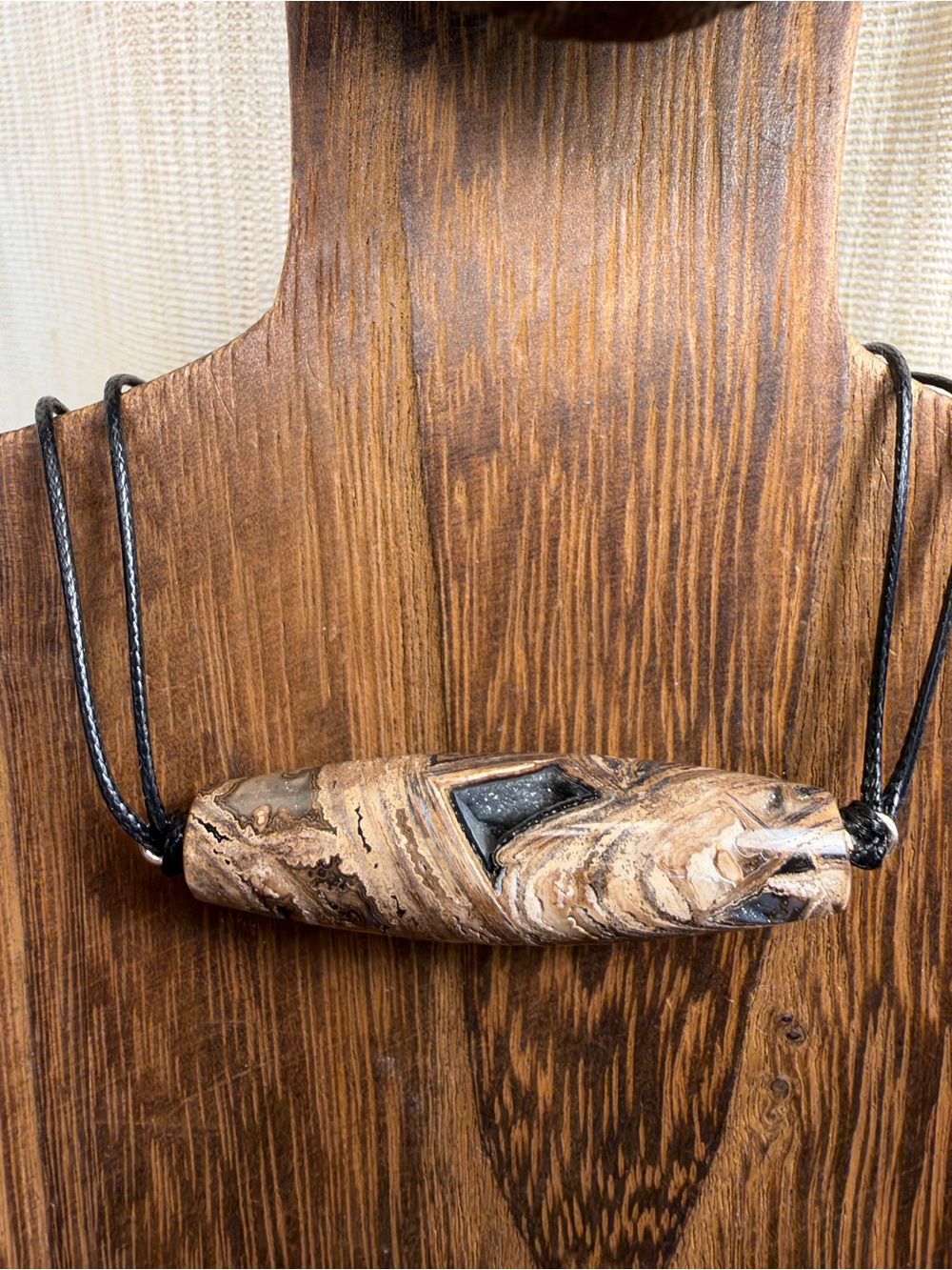 Druzy Agate Barrel Bead Pendant Carving Necklace on Black Rope